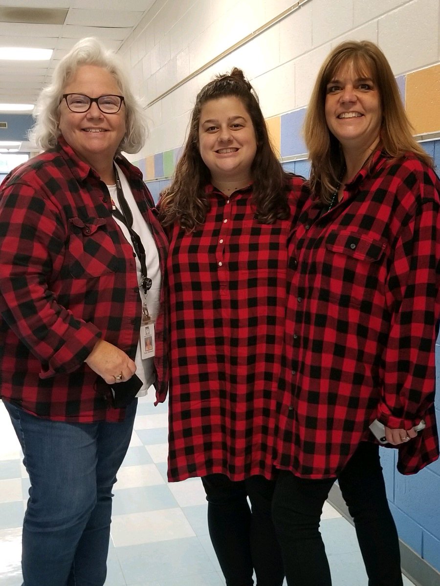 Great minds think alike on Flannel Day! <a href="/oakgrovees/">oakgrovees</a> @OtterBias #10DaysToChristmas 🎄