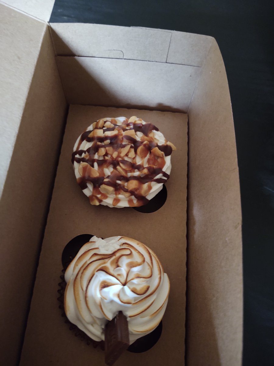 America250_PA's tweet photo. It's #NationalCupcakeDay! Our Dir. of Projects & Programming, @GioffreMarissa, shared photos of her delicious treats from a recent trip to Sublime Cupcakes in Malvern, #ChesterCo. Where is YOUR favorite PA spot to get cupcakes?? #Sweet #SmallBusiness #ShopLocal #PAMade #Celebrate https://t.co/BLyRd5fG0m
