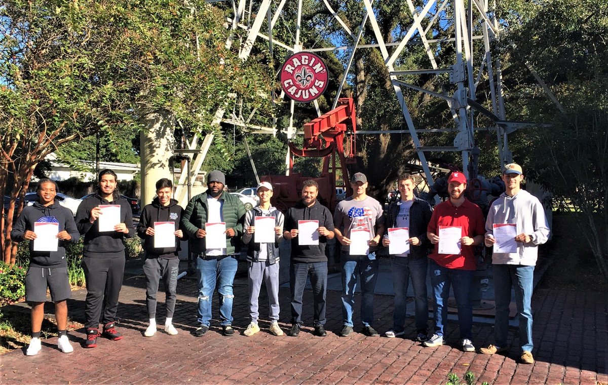 ULEngineering's tweet photo. UL Lafayette Petroleum Engineering students completed their International Association of Drilling Contractors (IADC) WellSharp certification on December 12, 2021. All students passed with flying colors. Congratulations!
#geauxcajuns #cajunengineering https://t.co/0lOD5XWeg6