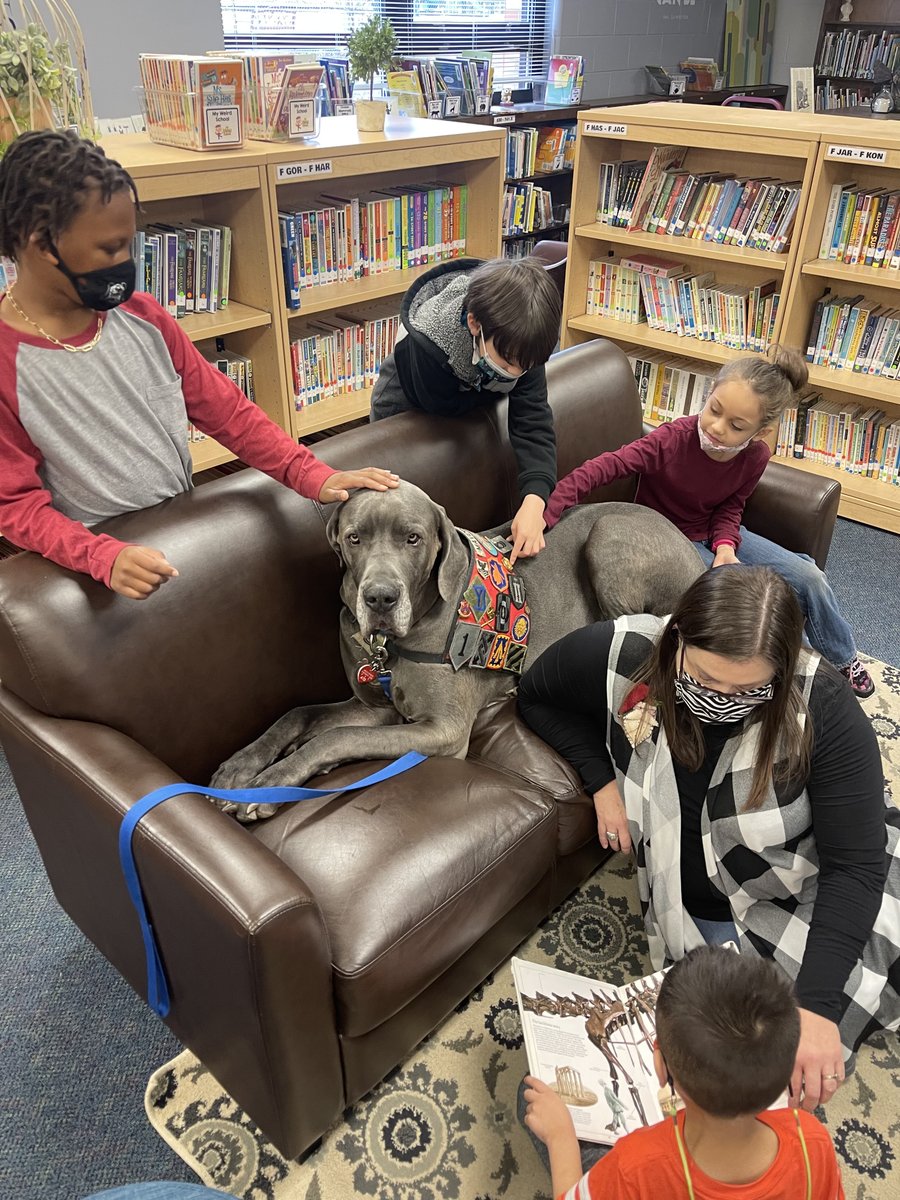 ThayerElem's tweet photo. Students enjoyed reading with Maverick the Therapy Dog this week. https://t.co/aThlu2UtNR