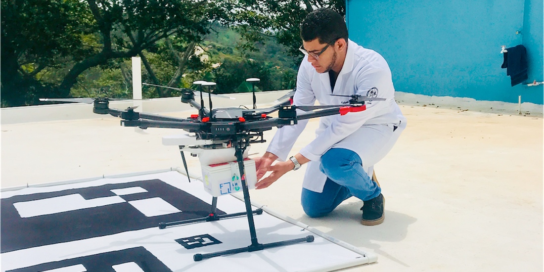 AutodeskLATAM's tweet photo. #WeRobotics opera con unidades locales llamadas Flying Labs que emplean drones mejorados para enviar vacunas a comunidades de difícil acceso. 
https://t.co/ryfkYRWUf8 https://t.co/v4IY1QA2YG