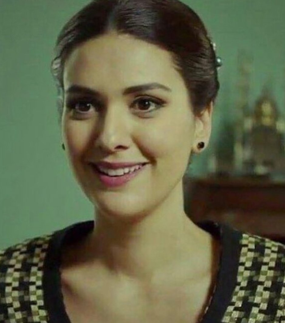 BerguzarkorelM's tweet photo. #BergüzarKorel 💛
#Karadayı #Kenanİmirzalıoğlu #FerideŞadoğlu #1001notes https://t.co/eGnAzB28Hq