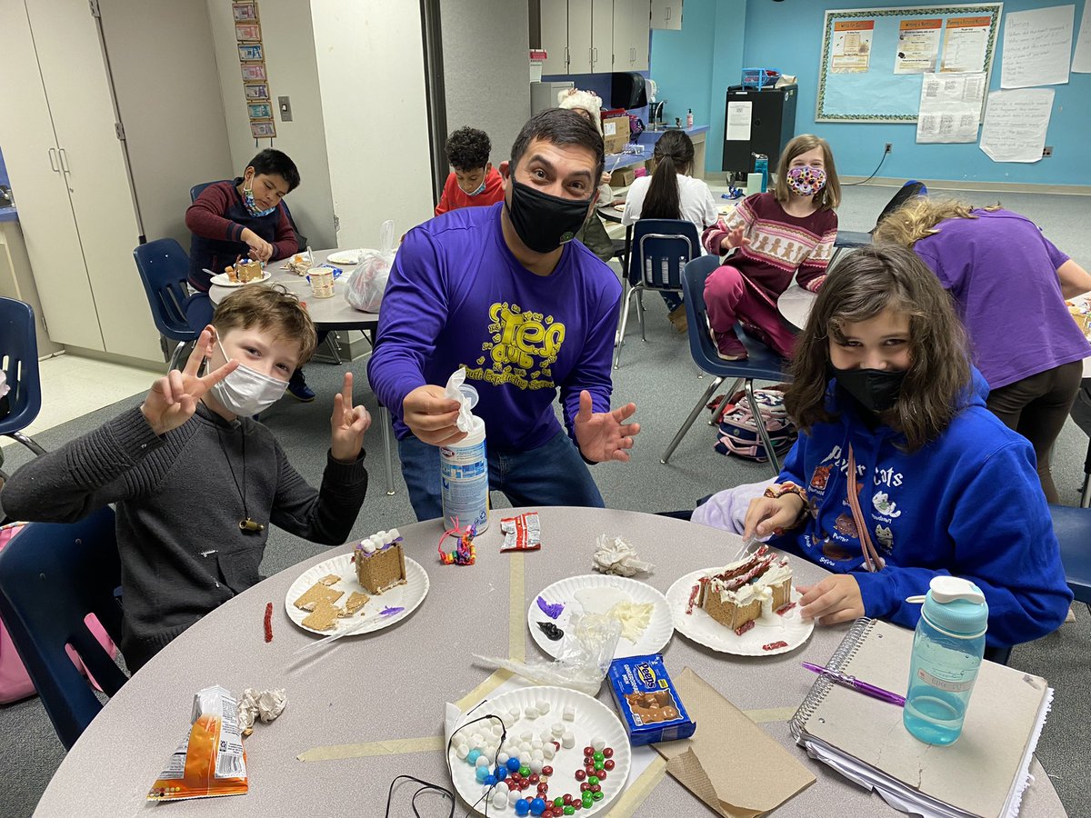 sbteach15's tweet photo. YES Club made gingerbread house before Winter Break! @GlebeAPS @APSVirginia https://t.co/7OPqZCzLRV
