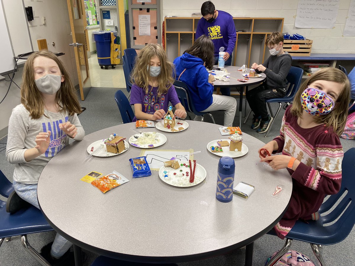 sbteach15's tweet photo. YES Club made gingerbread house before Winter Break! @GlebeAPS @APSVirginia https://t.co/7OPqZCzLRV