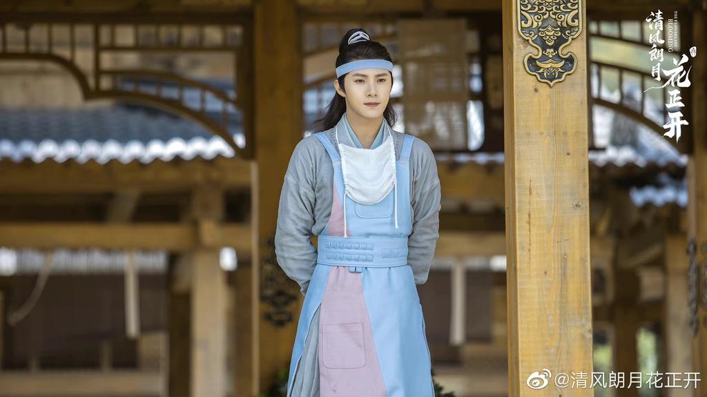 CdramaL's tweet photo. 「📸 |  Novo romance histórico #TheFlowersAreBlooming, estrelado por #XuJiaqi, #HuangShengchi, #WuYang, #SongHanyu, #MaZhenhuan, #FuYaning e mais, lança novas fotos antes da estreia em 19 de dezembro no vídeo iQiyi &amp; Tencent. 

 #清风朗月花正开 https://t.co/RqWf3XK7nL