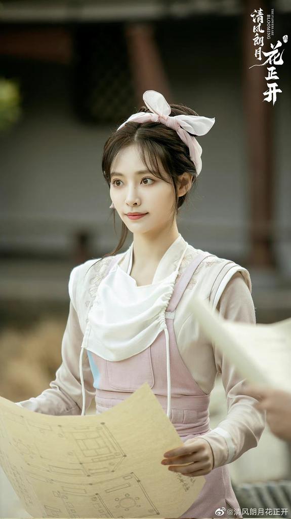 CdramaL's tweet photo. 「📸 |  Novo romance histórico #TheFlowersAreBlooming, estrelado por #XuJiaqi, #HuangShengchi, #WuYang, #SongHanyu, #MaZhenhuan, #FuYaning e mais, lança novas fotos antes da estreia em 19 de dezembro no vídeo iQiyi &amp; Tencent. 

 #清风朗月花正开 https://t.co/RqWf3XK7nL