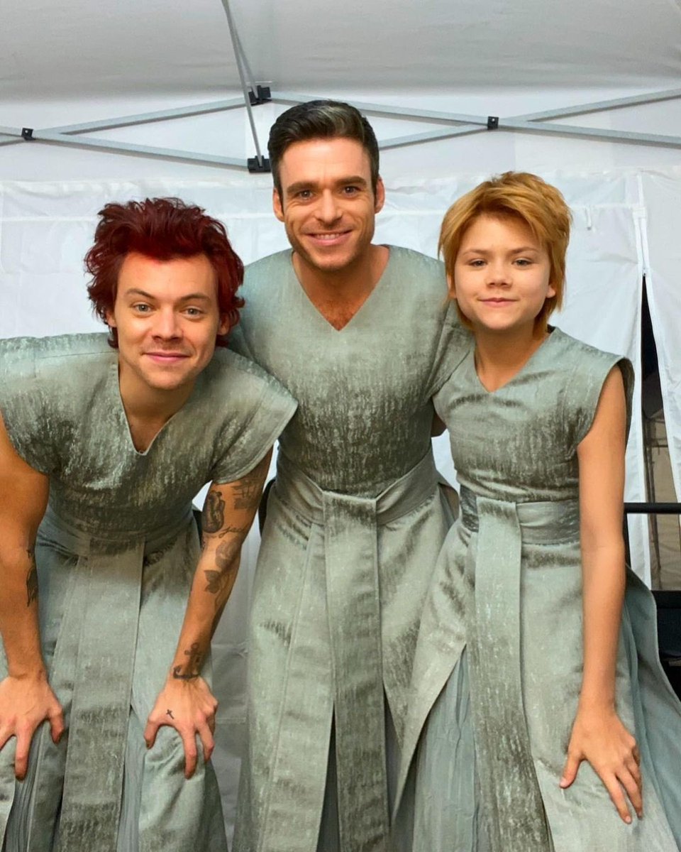 📝 || “Ele é realmente, tipo, um cara muito, muito legal e eu o amo muito. Quero dizer, ele é o Harry Styles, certo? Eu amo a música dele, sou um grande fã. ” -Lia McHugh em Harry!

 via Steve Mason