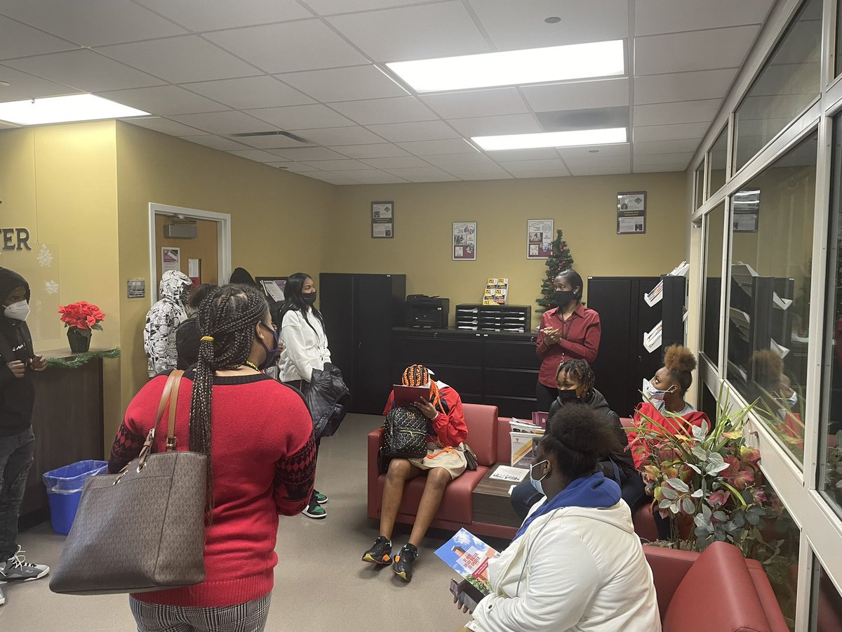 KKCRecruiterJG's tweet photo. I enjoyed providing a complete campus tour of @KK_College with @KKCAmbassadorKR for the students of Michelle Clark High school. They learned what it takes to Dream Bigger and Do Greater! #KKCDIfferenceMaker @KKCEnrollment @ChiCityColleges https://t.co/NJnmgervvz