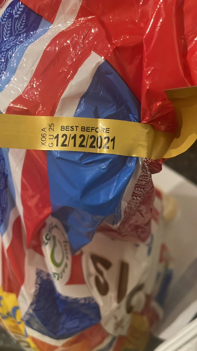 MatthewRBowler's tweet photo. @Tesco Disappointed to discover the click and collected my wife picked up on the 13th had bread going out of date the day before!! These apples in the same order!! Haslingden tescos not performing well! https://t.co/L7NbriLWqY