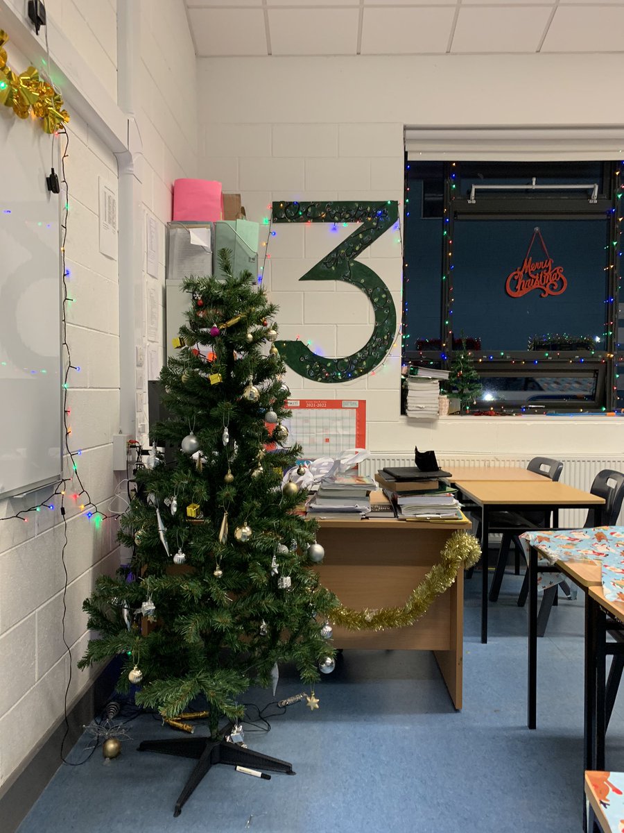 StephenBegley10's tweet photo. The Christmas Three is finally up 🤪🎄 #OhChristmasThree https://t.co/c5VED6WSQc