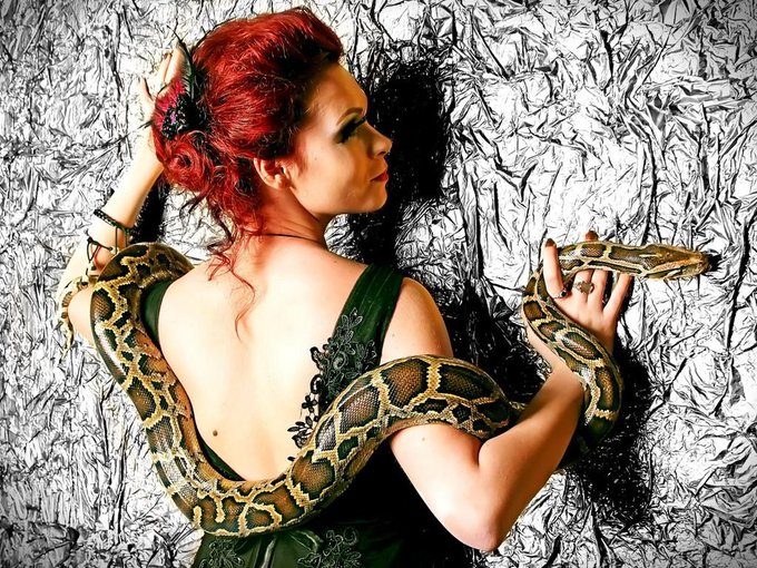 I'm online right now on SkyPrivate - pay-per-minute system for Skype live shows. Call me right now in