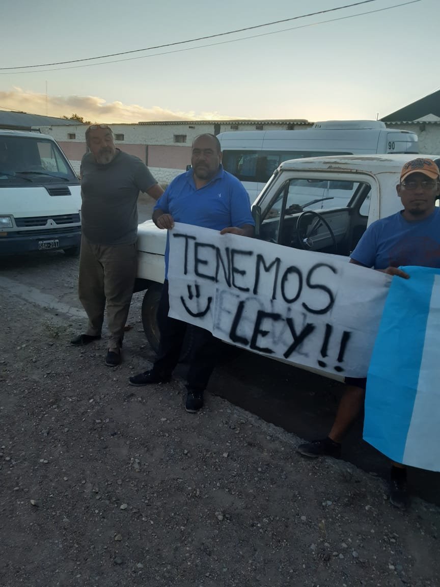 NicoliniPola's tweet photo. #LaMesetaFesteja después de 18 años de lucha. La Argentina del futuro es mejor. Pan y trabajo para todxs. #Chubut https://t.co/wPcyAr8KaE