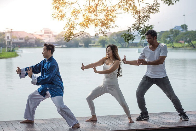 GreatestPerform's tweet photo. Active Qigong is when you use slow movements and postures to keep the energy flowing in your body, whereas passive Qigong is when you focus on calm breathing and stillness.

Read more 👉 https://t.co/XWHuxwBlRE

#qigong #Qigong #QiGong #qigongmeditation #meditation #TaiChi https://t.co/Fc81J3Lbva