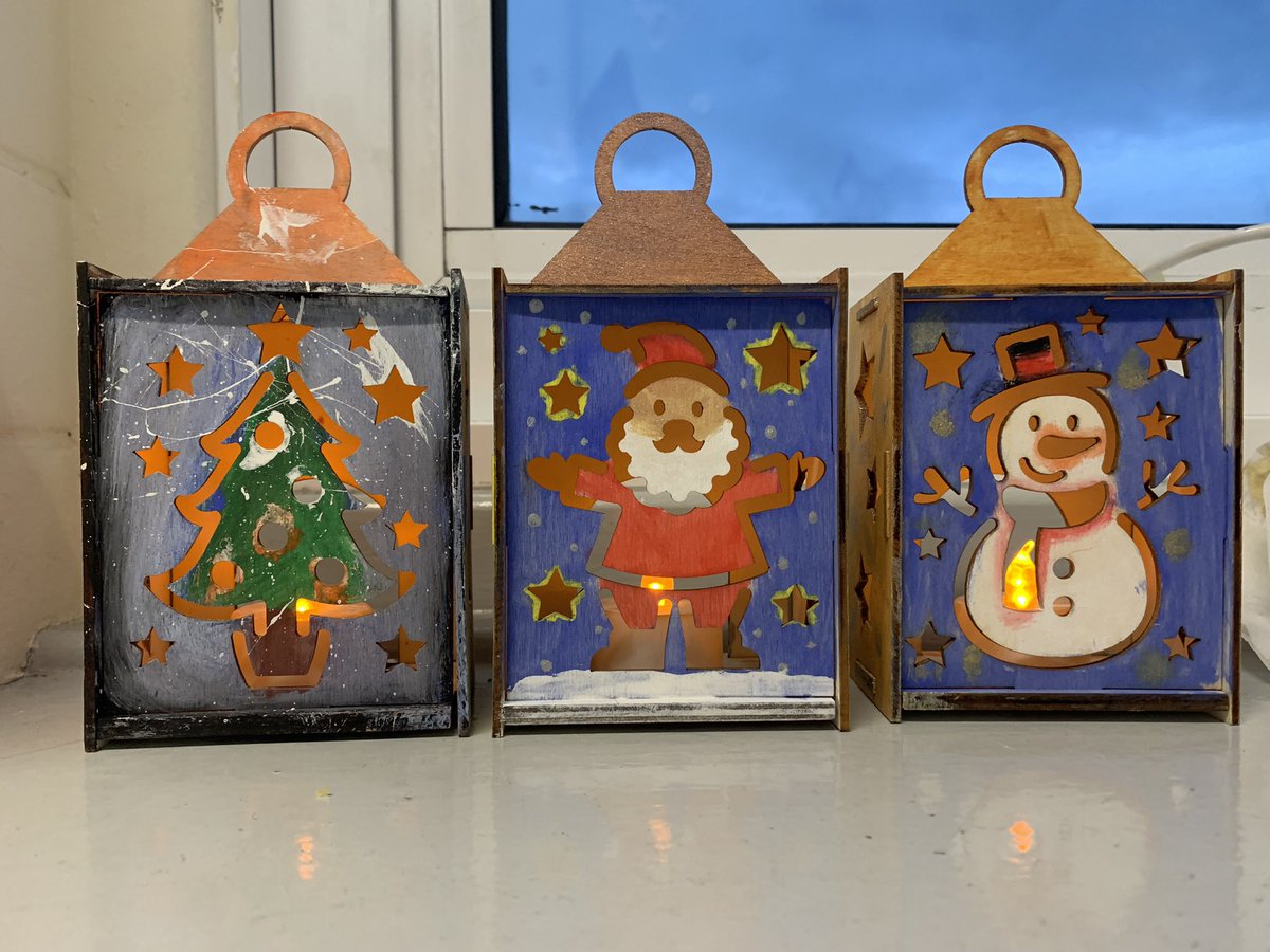 Wooops we were enjoying ourselves too much that we forgot to take photos during the process but #BalgreenP6B made and decorated some beautiful wooden lanterns today! 🎄🎅🏼⛄️