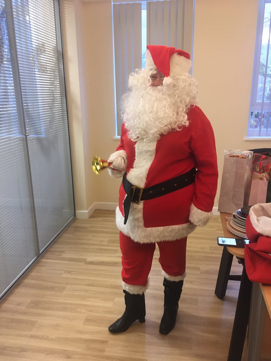 Emma00723736's tweet photo. IDT did secret Santa, one of our team came in dress as Santa and handed out all the presents, she really uplifted everyone and made us all smile #IDT #sectetSanta #goodspirits https://t.co/zEYuURqFuG