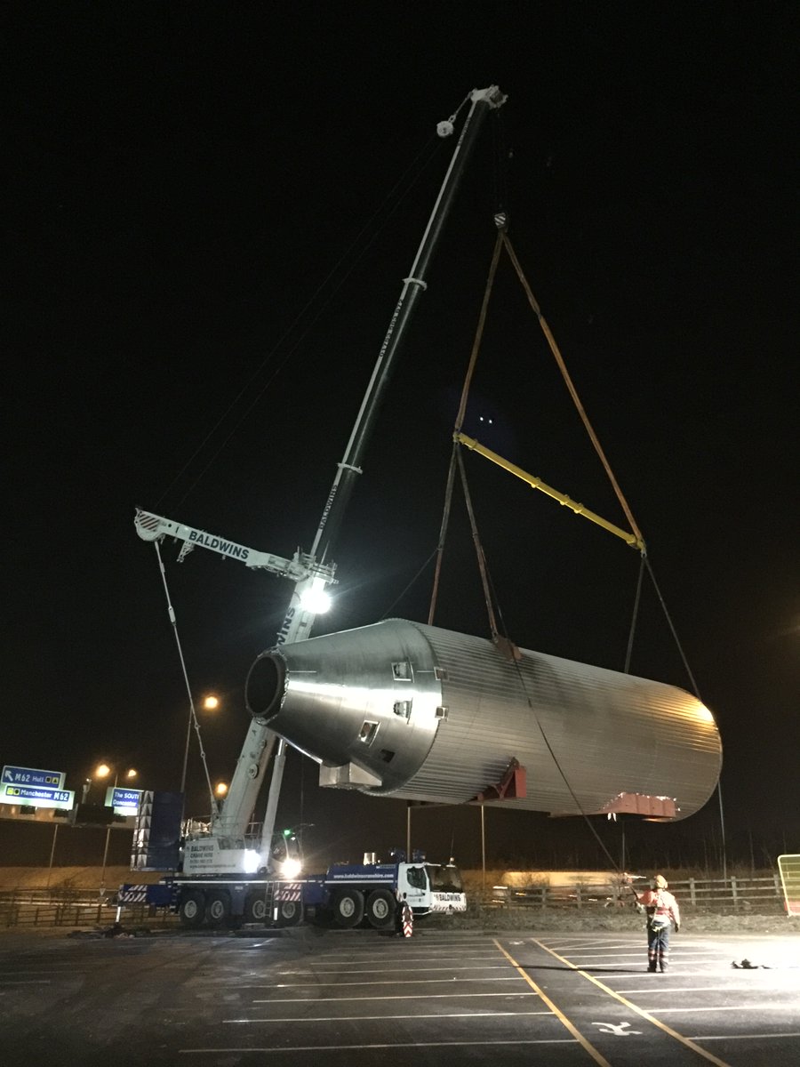 HeavyLiftHQ's tweet image. Ferrybridge MultiFuel2 Project. Ferrybridge Power Station. Lifting the Silos from a vessel carrier on the closed A1(M) into the site, before a remobilisation on site, for final installation
#ProjectCargo #ProjectLifting #HeavyLiftProjects #HeavyLift #FM2 #FerryBridge #MultiFuel