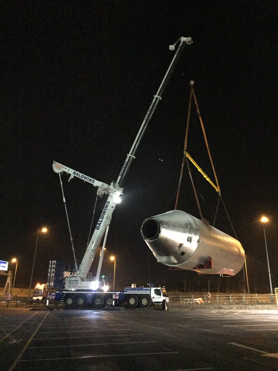HeavyLiftHQ's tweet image. Ferrybridge MultiFuel2 Project. Ferrybridge Power Station. Lifting the Silos from a vessel carrier on the closed A1(M) into the site, before a remobilisation on site, for final installation
#ProjectCargo #ProjectLifting #HeavyLiftProjects #HeavyLift #FM2 #FerryBridge #MultiFuel