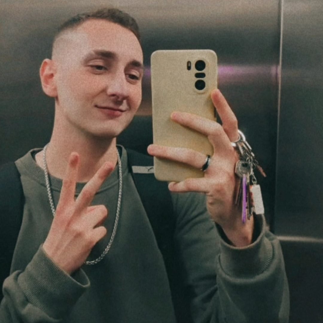 Oscar_BrockWah's tweet photo. ¡Me he pillado un brazo para el micro, poco a poco vamos a ir mejorando el Setup! <3

También me he pillado un par de posters guais!
Respecto a los videos del canal, os he dejado la semana ENTERA preparada ya <3

Se nota la concentración en el Estudio, me viene GENIAL😘 https://t.co/4m9Tu7UOgu