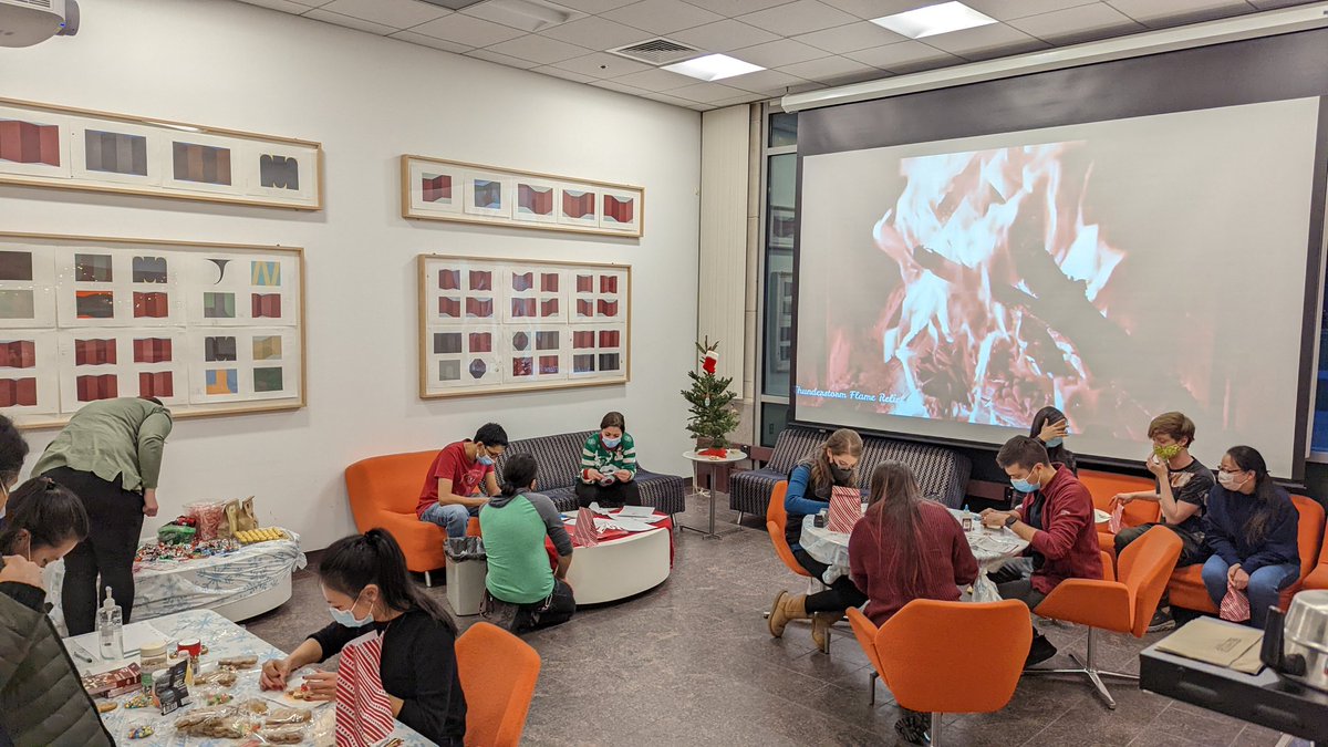 MITBioPostdoc68's tweet image. Merry and masked! 🎄Take a break from experiments from now to 6pm to come decorate an ornament or a gingerbread man, cut some snowflakes, or grab some candy and cookies to take home!
