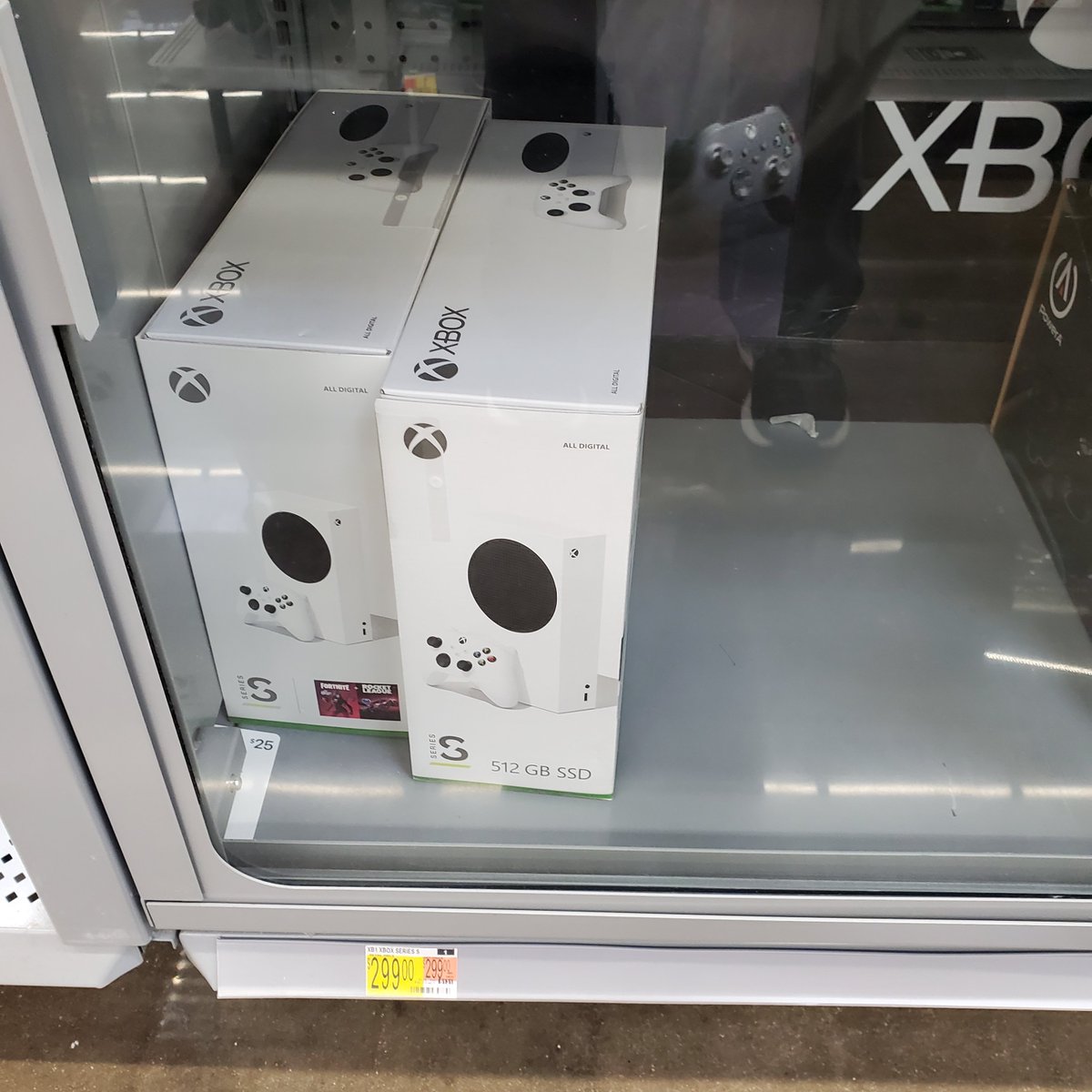 Lucky13X's tweet photo. once again. Next gen is in stock at Walmart. #XboxSeriesS #Nextgenready #GamePass https://t.co/dlY1VawmcA