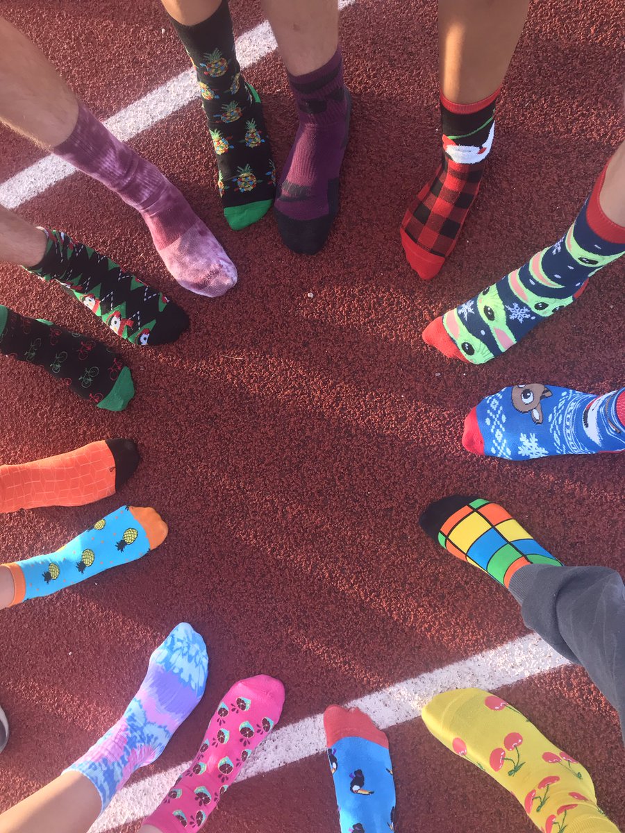 coachhinckley's tweet photo. #FOTeamDistance
#WackySockWednesday
#HardWork https://t.co/mGsgvqPcgj
