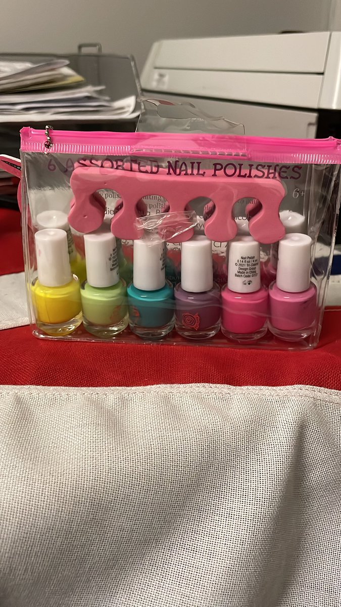 We shut up shop at <a href="/107Acf/">107 Royal Signals ACF</a> tonight for Christmas and Secret Santa did their deliveries… this is what I got… Clearly my cadets think I need some more glamour in my life😂