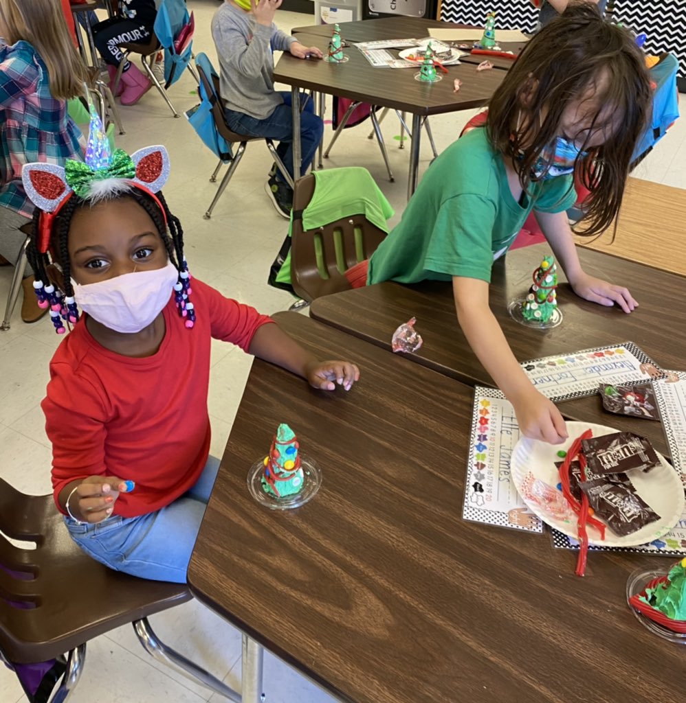 kinder_cuties's tweet photo. It’s definitely the “sweetest” time of year! We decorated Christmas trees today in K and they all are looking amazing!🎄 https://t.co/wi8UYmuZ7Q