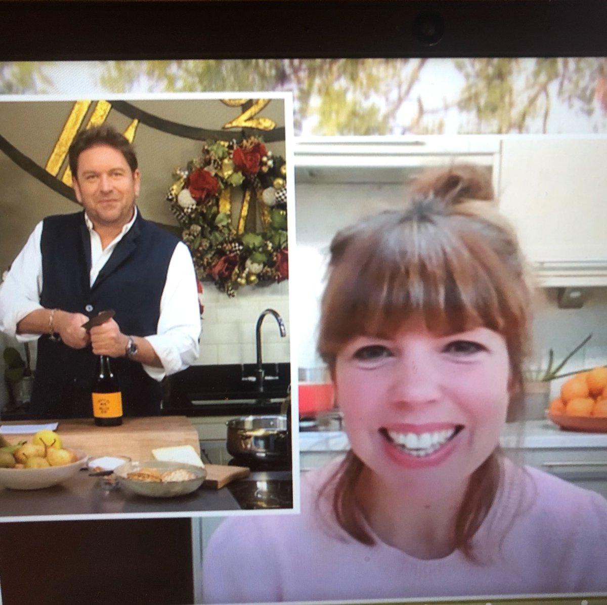 Still buzzing from chatting to <a href="/jamesmartinchef/">James Martin</a> on <a href="/sat_jamesmartin/">Sat_James Martin</a> whilst he made poached pears with our mulled wine 😁😁😁
#mulledwine #WineWednesday #christmas #frasersmulledwine