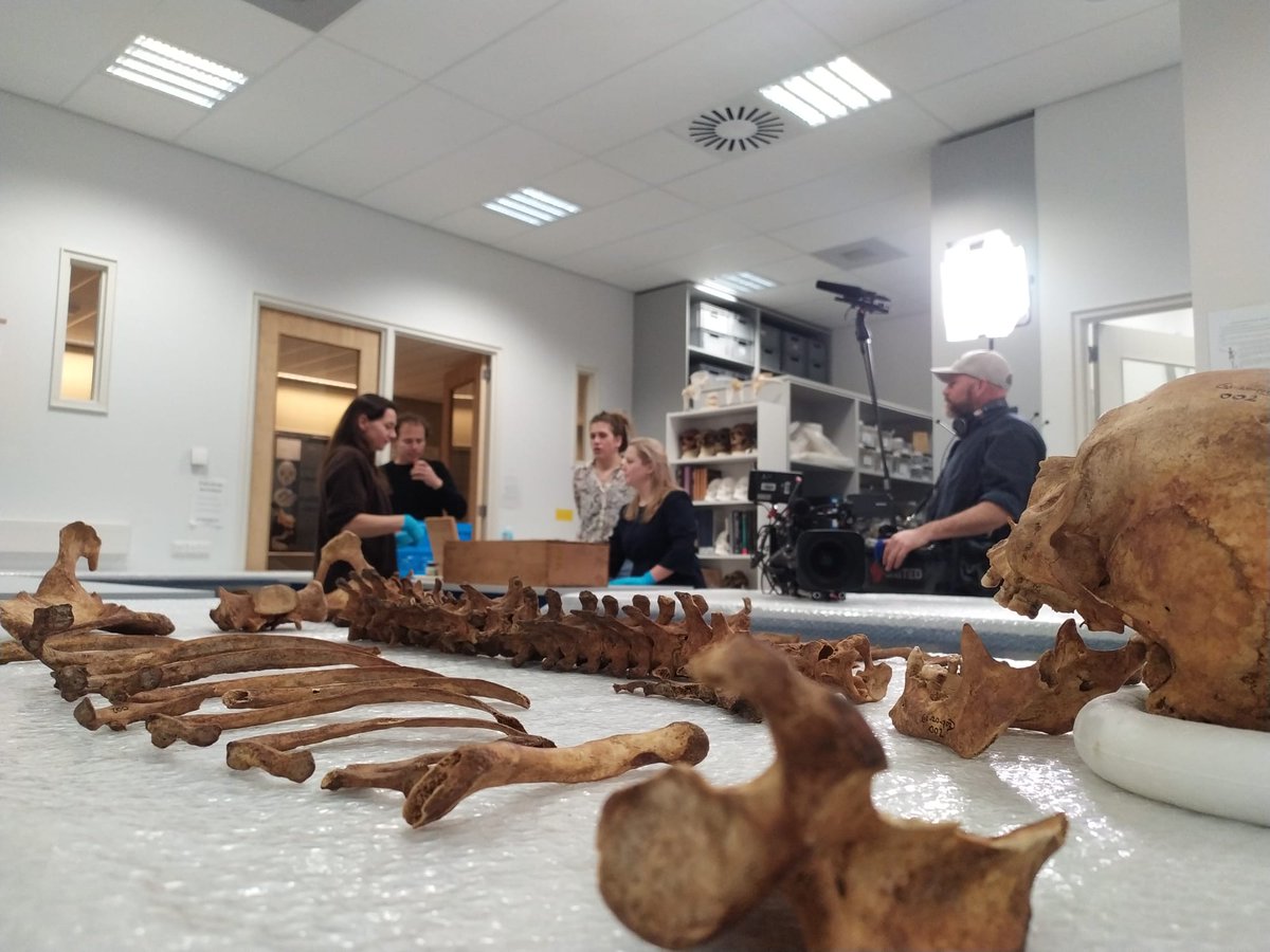 OsteoLab_LU's tweet photo. Today was an exciting day! @Wetenschap visited us and discussed osteoarchaeological research with @LeidenBoneDr, @rachel_schats, and @maiacasna! https://t.co/4XZLDrXVlU