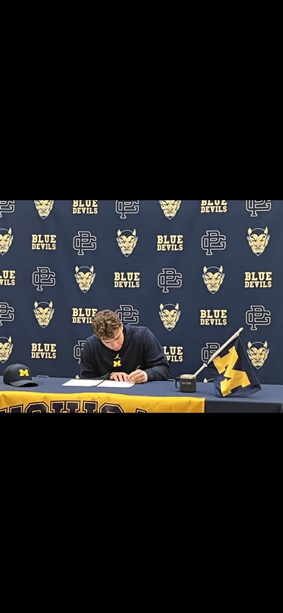 joeyklunder88's tweet photo. Officially a 〽️ichigan Man!
Couldn’t be more excited. https://t.co/9k1UvLAa4Y