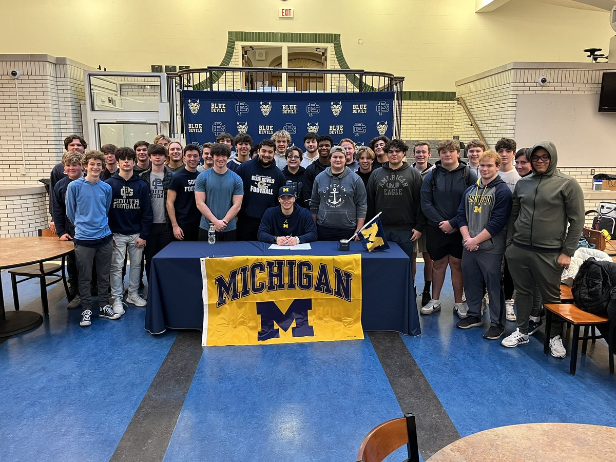 joeyklunder88's tweet photo. Officially a 〽️ichigan Man!
Couldn’t be more excited. https://t.co/9k1UvLAa4Y