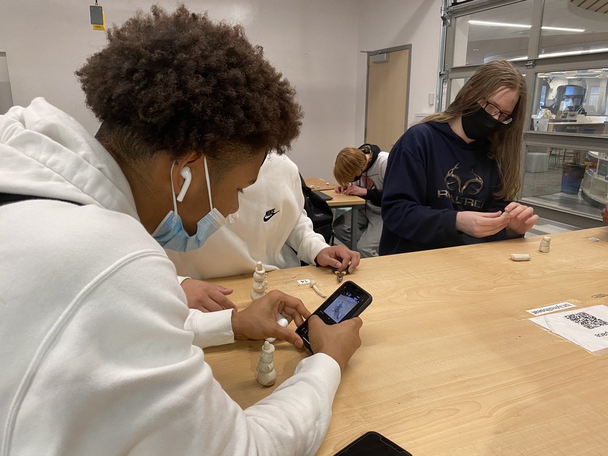 ingram_edu's tweet photo. Stop motion animation @LibraryNSHS @NSHSNorthNation @DanHornick inspired by the og #timburton #NightmareBeforeChristmas https://t.co/wX1AAKwfKw