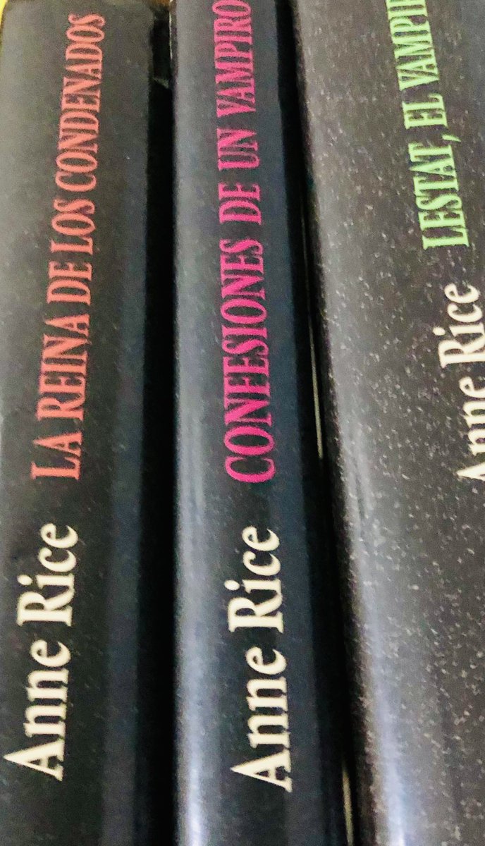 reversecomix's tweet photo. Muere Anne Rice, la Reina de los Vampiros
La novelista estadounidense ha fallecido a los 80 años.
Renovó sin duda el género de terror dotándolo de un aire gótico, melancólico,elegante y existencial…..Descansa en paz Sire!!! https://t.co/ldjeV6fyuU