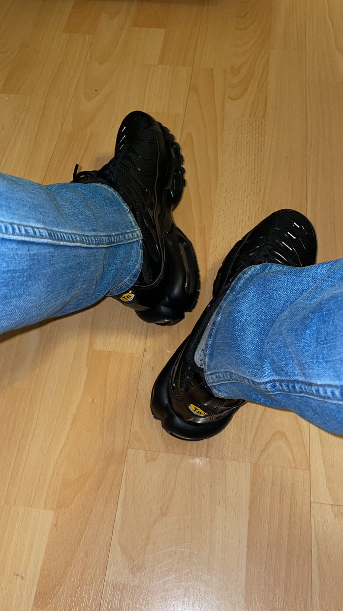 YlrahL's tweet photo. Qu’est ce que tu attends pour venir sous me pompes pour raquer pour ton maître ? 
#master #moneyslave #cashmaster #tnmaster #cashslave #slave #master #shoesmaster #mastershoes https://t.co/LjTEiRmJc1