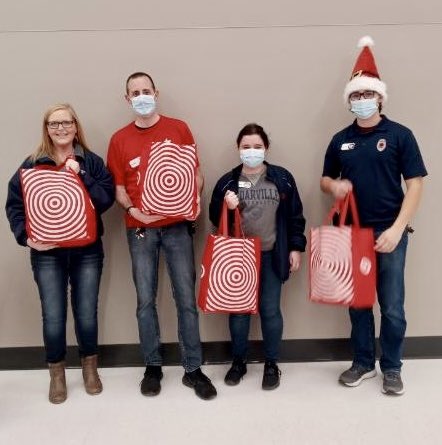 AndrewHovick's tweet photo. The @Target T1351 Team chose the 100+ clients at @BCSRochester to also get our #MATTERbox snack bags. Bear Creek Services provides personalized community life experiences for individuals w/ developmental disabilities & brain injuries.
@erin_eee @MorganBurkel @KestutisJocius https://t.co/mH9fKxIYgH