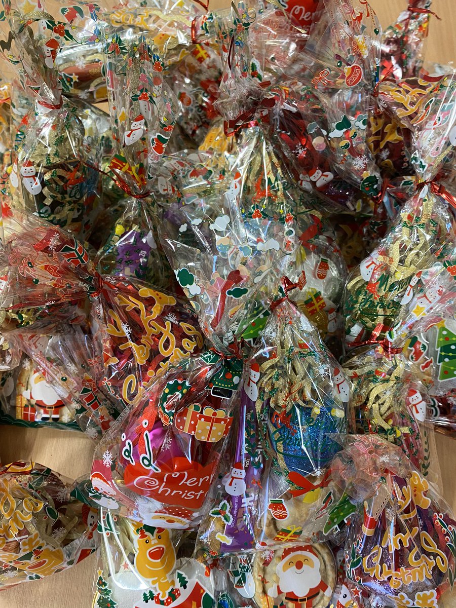 Wellbeing packs for every staff member followed by a brief, socially distanced gathering on the playground after school….some staff hadn’t seen one another in person for so long! Precious moments for this dedicated team🎄❤️