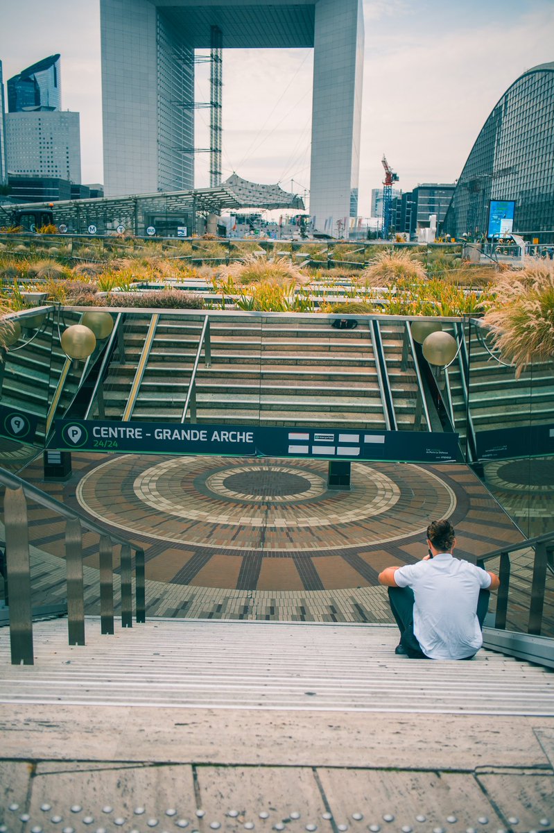 Ruk3y's tweet photo. Some 22mm magic around Paris #streetphotography #22mm #M50ii https://t.co/1yAv5qmWD2