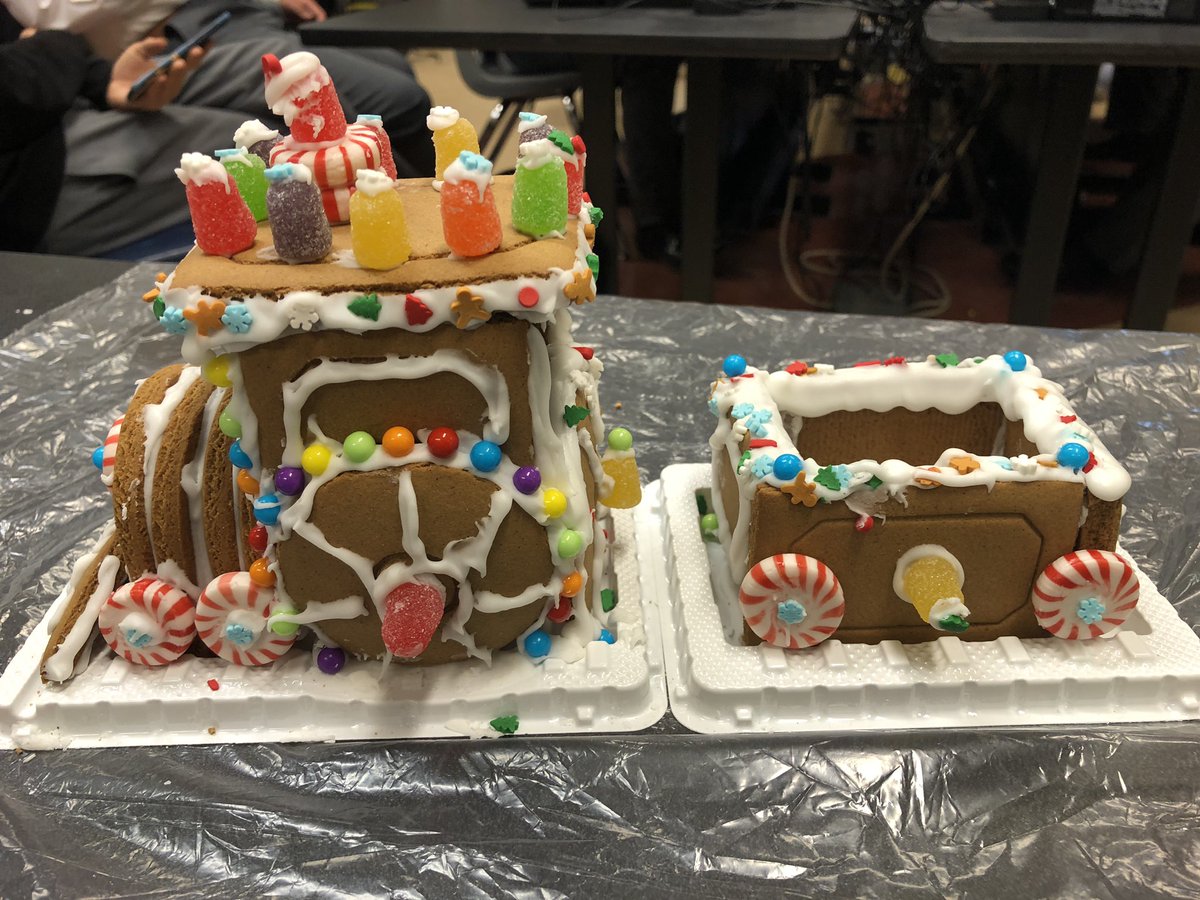 BrebeufSTEAM's tweet photo. Building gingerbread trains before building robots might actually be a good @BrebeufCollege @BrebeufSTEAM practice going forward! @TCDSB_STEAM @AnnettaConnie @peacocks21 @LSCSeduca08 @4LifeLearning @CorradoTC  @TCDSB21C @TCDSB https://t.co/f4x3XjxdXv