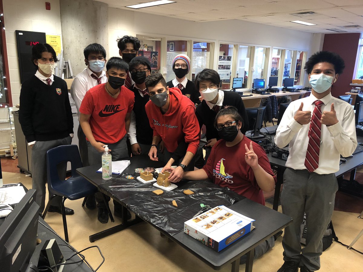 BrebeufSTEAM's tweet photo. Building gingerbread trains before building robots might actually be a good @BrebeufCollege @BrebeufSTEAM practice going forward! @TCDSB_STEAM @AnnettaConnie @peacocks21 @LSCSeduca08 @4LifeLearning @CorradoTC  @TCDSB21C @TCDSB https://t.co/f4x3XjxdXv