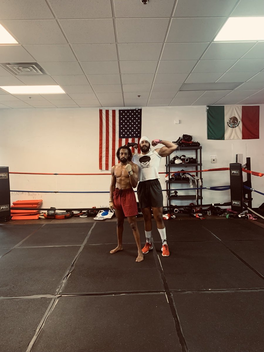 WNixonn's tweet photo. AAAANYWHO………I TRAIN ANYBODY AND EVERYBODY. COME SEE WHAT ALL THE FUSS IS ABOUT. #GorillaCompound #GoHard #OrGoHome #TheBrotherHood #B2T #HOTC https://t.co/t8ZOcUW6oO