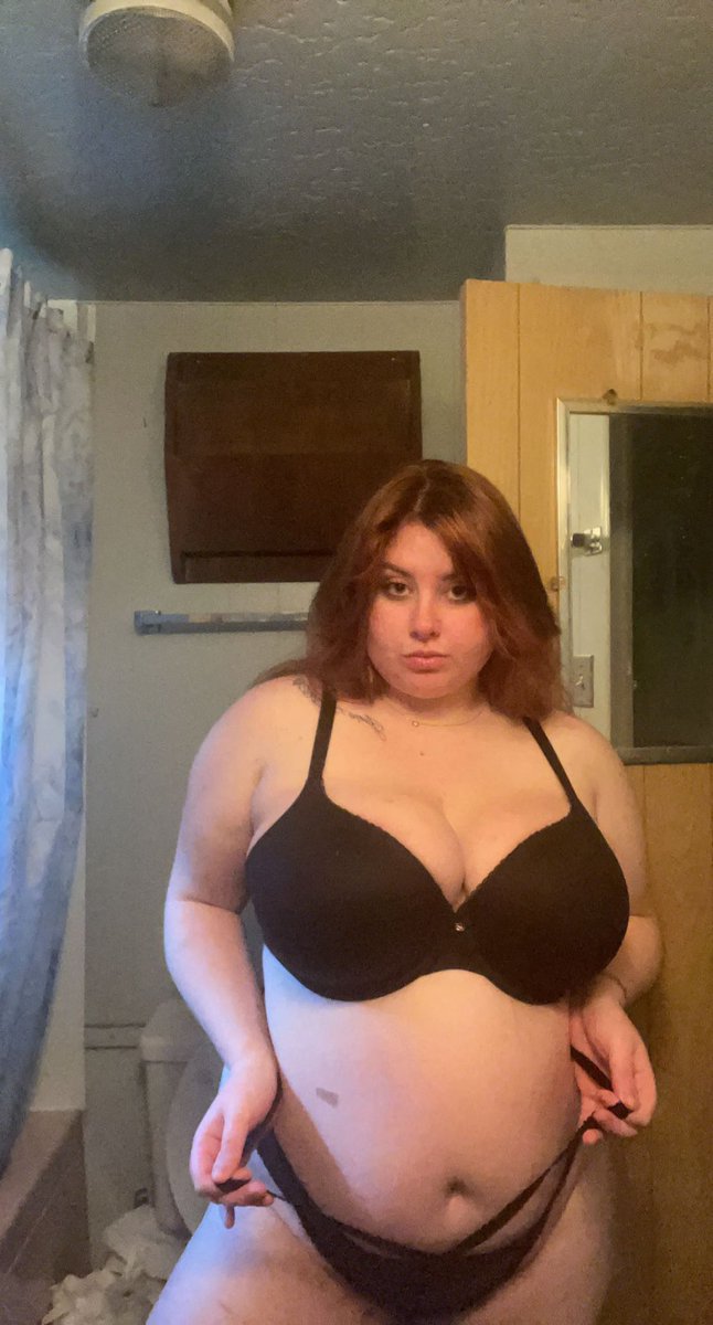 thicccccredhead's tweet photo. Anyone wanna spoil me? #sugarbaby #cashapp #venmo #bbw #redhead #bigboobs #sellingcontent #buyingcontent #merrychristmas #onlyfans #snapchat https://t.co/OUgivxyXQv
