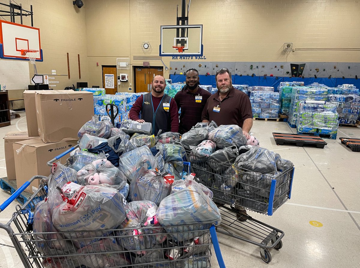WarrenCoSchools's tweet photo. Thank you to Walmart #299 in Bowling Green for your generous donation of supplies to our relief drive! #CommunityMatters #SCKStrong #BGStrong https://t.co/R49quB5ljh