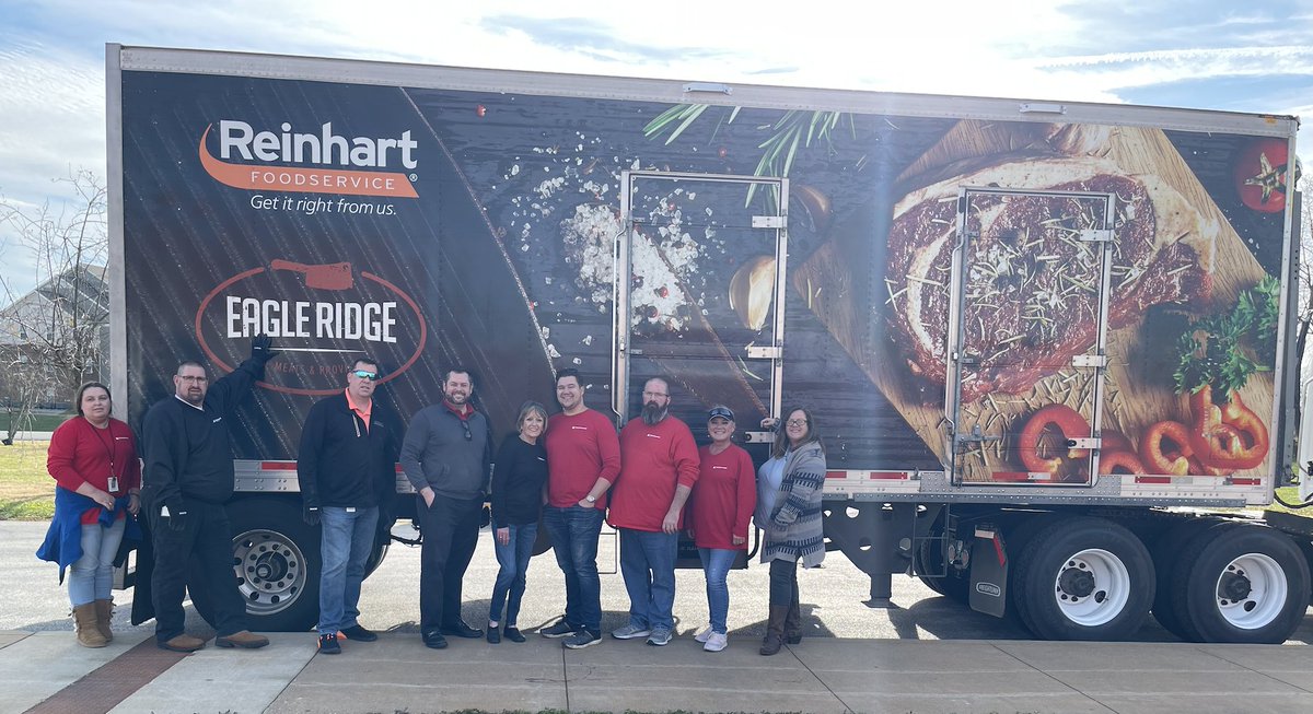 WarrenCoSchools's tweet photo. Thank you Performance Vendor Partners BG for your generous donation to our relief drive! #CommunityMatters #SCKStrong #BGStrong https://t.co/b0U3p5toUf