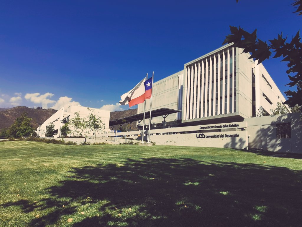 CmapSchuh's tweet photo. You just gotta love working at 1000m altitude in the chilean Andes, between palm trees and smoothies, with sunny 32C around Christmas time and a brandnew laboratory 😍 #UDD #Chile @UDD_FM @dcim_udd #ScientistsInChile #ScienceInChile #ThatsTheLife https://t.co/VsQq71vgkJ