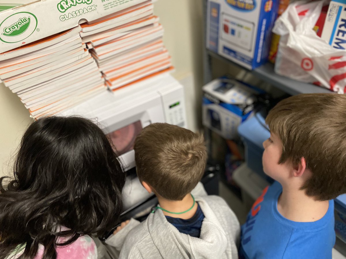 Cary Beth Bates (@mrscbbates) on Twitter photo These <a href="/SweetAppleES/">Sweet Apple Elem</a> geologists transformed Starbursts into igneous, sedimentary, and metamorphic rocks by eroding, compacting, melting, and cooling them. These <a href="/SweetAppleES/">Sweet Apple Elem</a> geologists transformed Starbursts into igneous, sedimentary, and metamorphic rocks by eroding, compacting, melting, and cooling them.