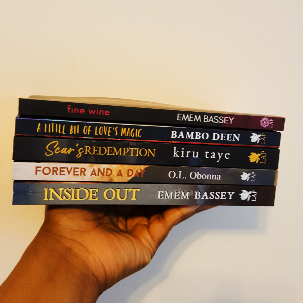 When you've been a good girl and santa delivers your #Christmaswishlist. 😎
📷
🎄Fine Wine by @ememjamesbassey
🎄A Little Bit of Love's Magic by @DeenBambo 
🎄Scar's Redemption by @KiruTaye 
🎄Forever and a Day by @omoscorner 
🎄Inside Out by Emem Bassey

#BlackRomance #Africans