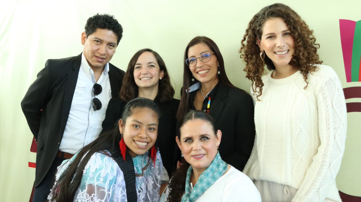 WalMtzOlvera's tweet photo. La juventud veracruzana tomó el mundo en sus manos y estoy segura que transformarán nuestro querido estado.
#PonteLasPilas #SoyVeracruzano #SalvandoAlMundo #AV2030 #SinDejarANadieAtrás
1/2 https://t.co/k3iI3cFQZE