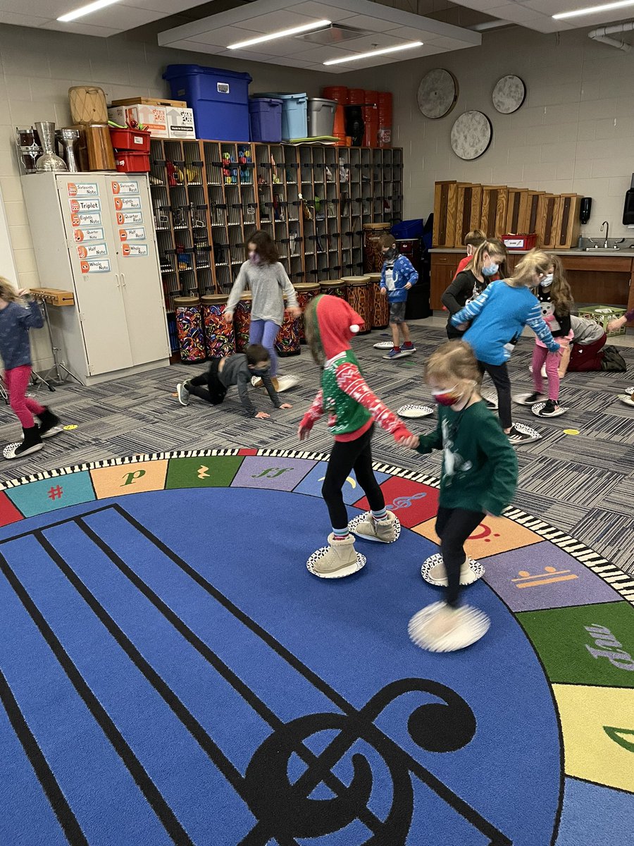 RoetherMusic's tweet image. The rink was a bit slippery today, but these resilient skaters popped right back up! We had so much fun moving together in music… ‘tis the season! PS. please pardon these blurry pictures— I was skating too! @sueyeatts @MicheleHicks11 @JenMachenheimer