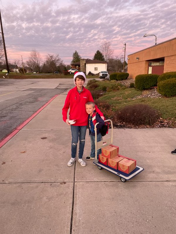 PutnamWVSchools's tweet photo. Hurricane Middle 8th grader Elise Simokat remains dedicated to helping feed the students of Putnam County during the Christmas break through the #BoxtoBellyChallenge! How wonderful is it to see the impact that one student can have throughout a community! TY, Elise!❤️ #PutnamProud https://t.co/w9d78APRqD
