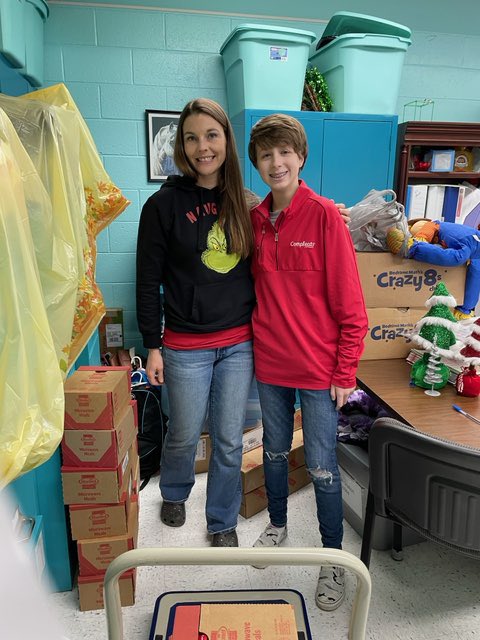 PutnamWVSchools's tweet photo. Hurricane Middle 8th grader Elise Simokat remains dedicated to helping feed the students of Putnam County during the Christmas break through the #BoxtoBellyChallenge! How wonderful is it to see the impact that one student can have throughout a community! TY, Elise!❤️ #PutnamProud https://t.co/w9d78APRqD